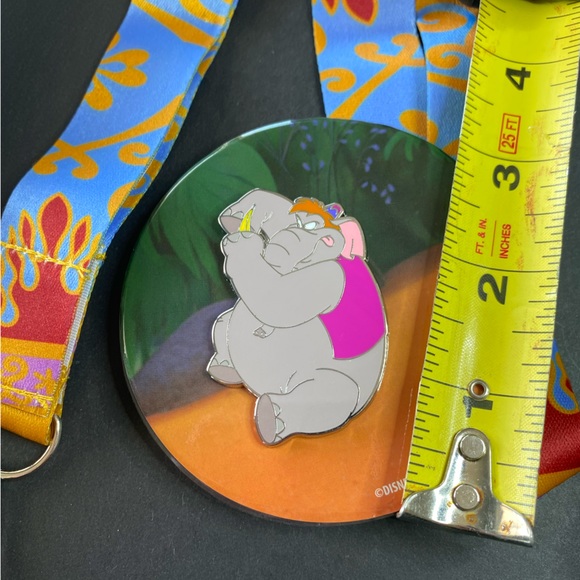 💥 Disney’s Abu as Elephant 🐘 from Aladdin pin and lanyard combo - Picture 2 of 3